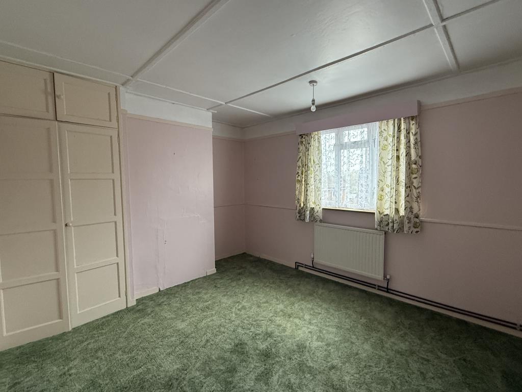 Lot: 148 - HOUSE IN NEED OF REFURBISHMENT - Bedroom 2 in House in need of refurbishment